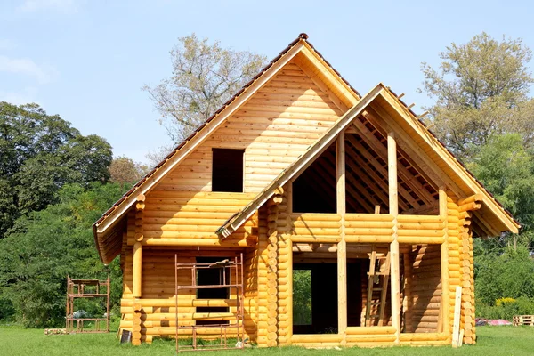 Ekologiczny domek drewniany — Zdjęcie stockowe
