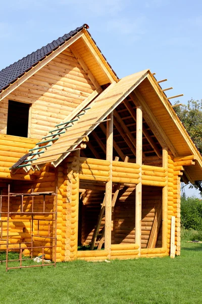 Ekologiczny domek drewniany — Zdjęcie stockowe