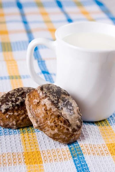 Lapte și prăjituri de ciocolată — Fotografie, imagine de stoc