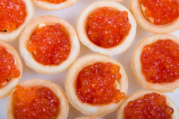 Törtchen mit rotem Kaviar — Stockfoto