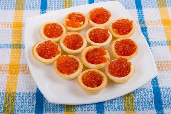 Tartlets com caviar vermelho — Fotografia de Stock