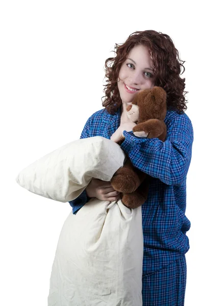 Frau umarmt Teddybär und Kissen — Stockfoto