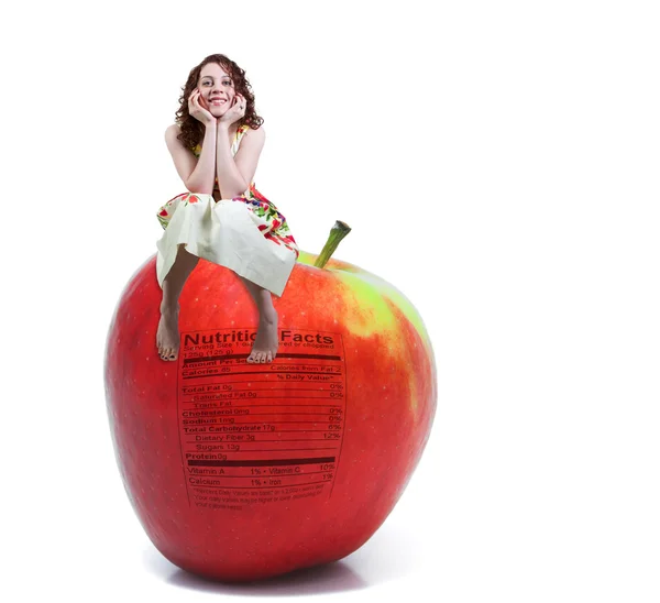 Manzana roja deliciosa con etiqueta nutricional —  Fotos de Stock