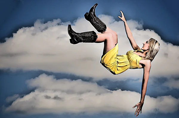 Donna che cade nel cielo — Foto Stock