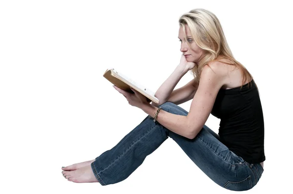 女人在看书 — 图库照片