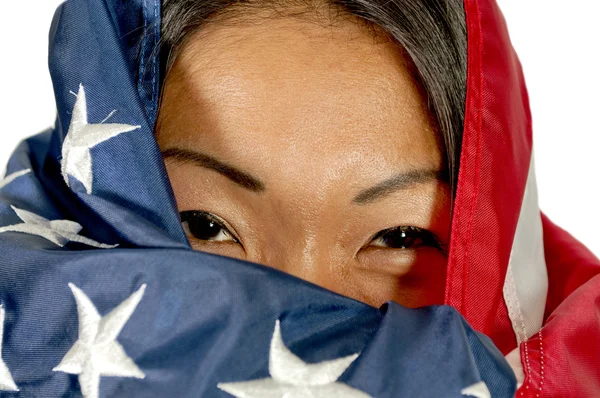Arabisk kvinna insvept i flagga — Stockfoto