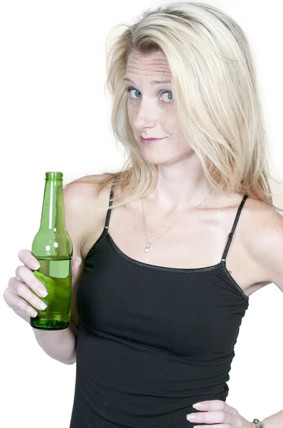 Femme boire de la bière — Photo