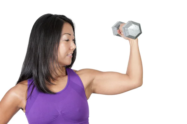 Mujer asiática trabajando con pesas — Foto de Stock