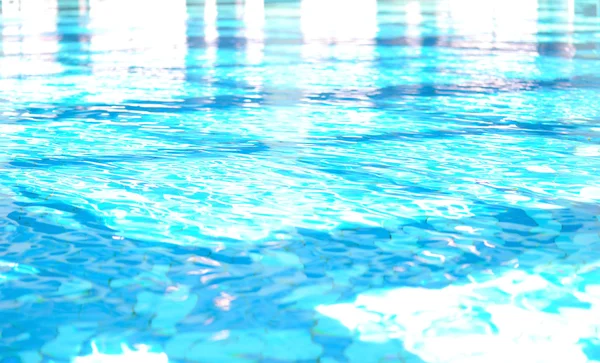 Güzel bir havuzu üzerinde büyük yaz saati! — Stok fotoğraf