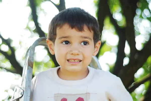 幸せな子供の少年 — ストック写真