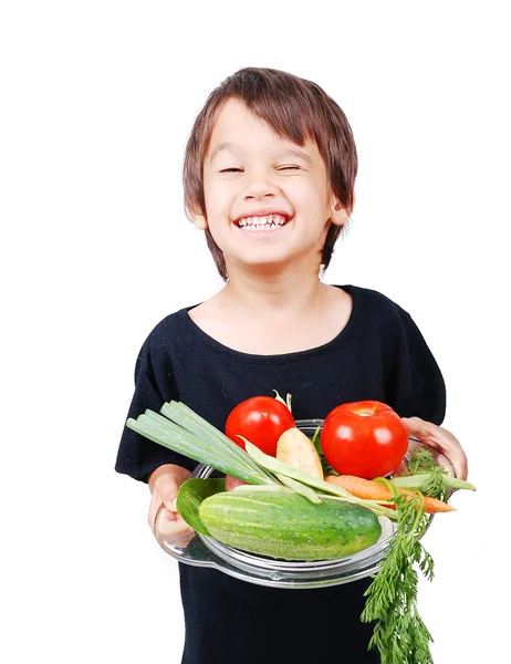 Chlapec se zeleninou v rukou — Stock fotografie
