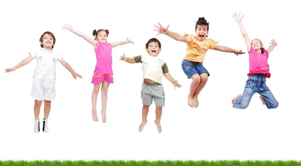 Szczęśliwy dzieci, skoki — Zdjęcie stockowe