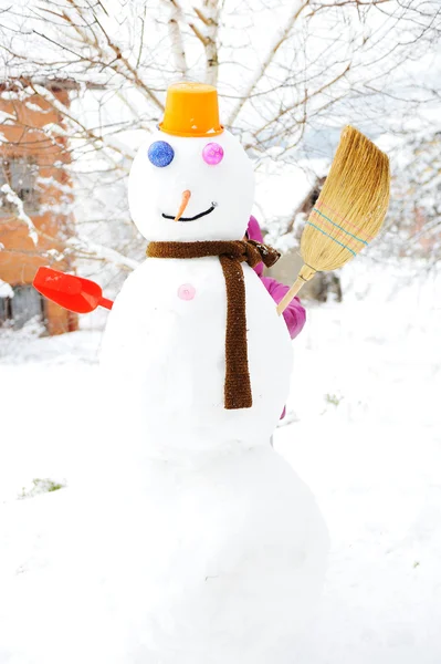 Muñeco de nieve en invierno —  Fotos de Stock