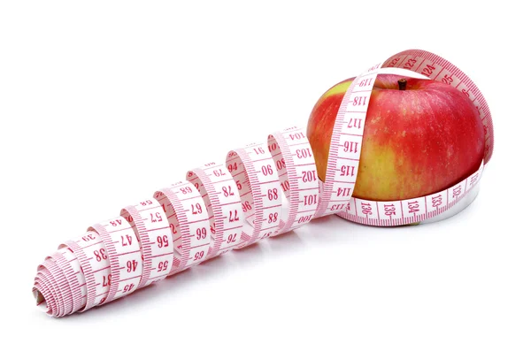 Kırmızı elma ve şerit metre kapat — Stok fotoğraf