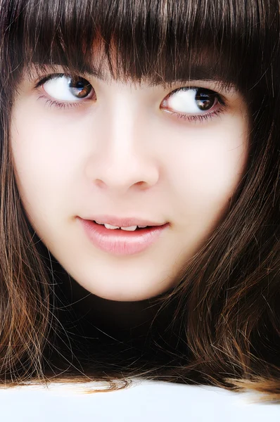 Menina adolescente bonita, close-up, rosto, olhar para o lado — Fotografia de Stock