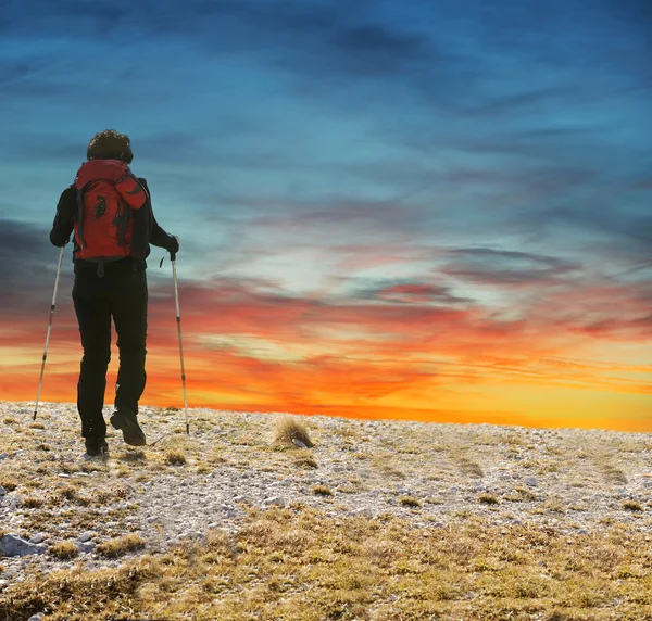 Hiking scene, hiker walking on the mountain in sunset — Stock Photo, Image