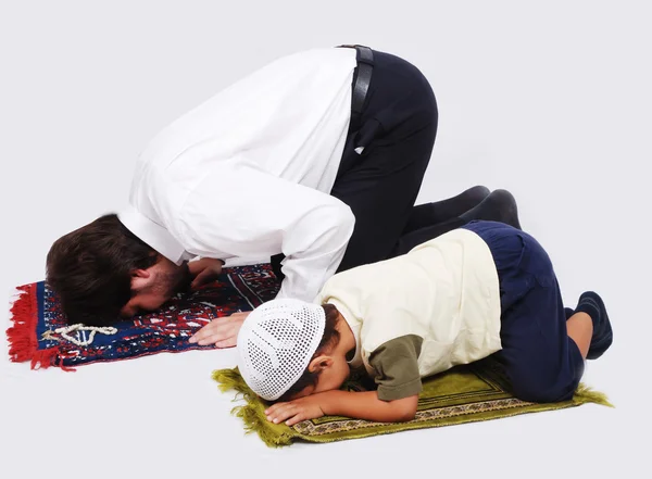 Actividades de adoración musulmana en el mes sagrado de Ramadán — Foto de Stock