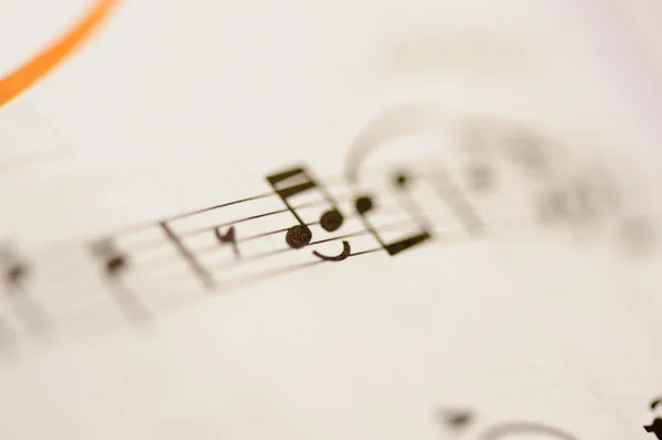 Closeup της παλιάς μουσικής φύλλο με επιλεκτική εστίαση και πολύ ρηχά dof — Φωτογραφία Αρχείου