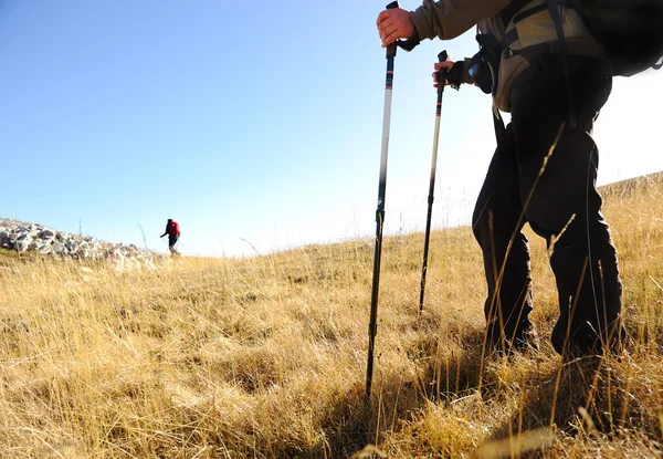 Sport vandring i bergen, promenader och backpacking — Stockfoto