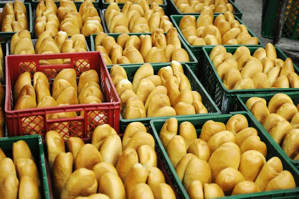 Na padaria de pão, fábrica de alimentos — Fotografia de Stock