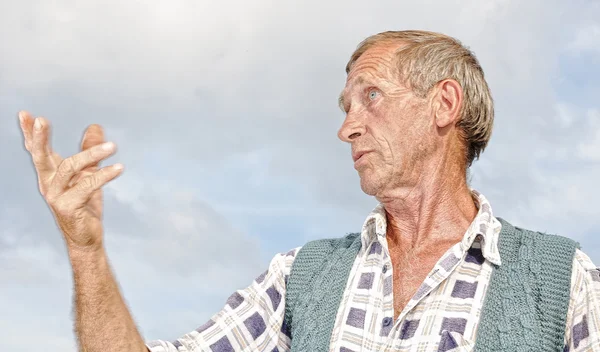 Чоловік середнього віку з цікавими жестами — стокове фото