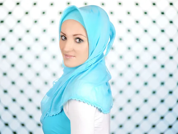 Beautiful Muslim fashion girl — Stock Photo, Image