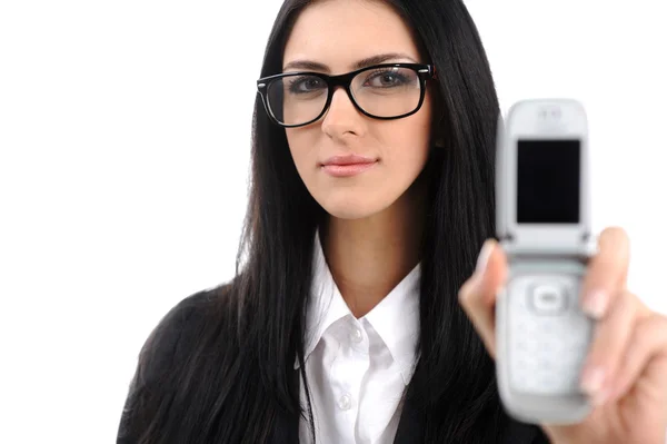 Μια όμορφη νεαρή γυναίκα με γυαλιά δείχνει το κινητό τηλέφωνο Royalty Free Εικόνες Αρχείου