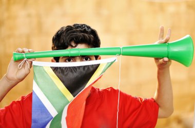 vuvuzela ve bayrak ile kazma