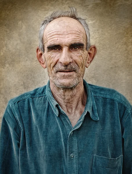 Artistic old photo of elderly bald man, grunge vintage background — Stock Photo, Image