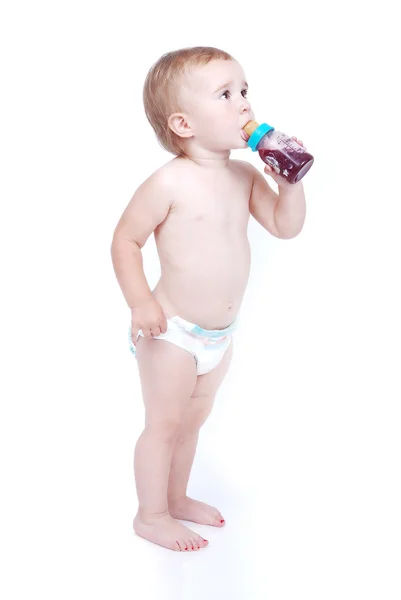 Bebê menina bebendo de sua garrafa — Fotografia de Stock