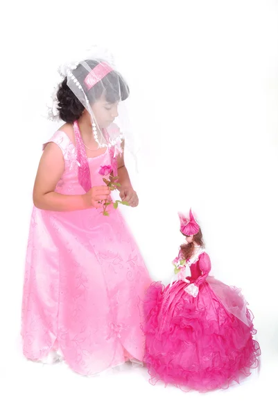 Μια μικρή πριγκίπισσα και μια κούκλα — Φωτογραφία Αρχείου