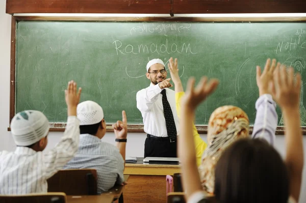 Good teacher in classroom in front of the board — Stock Photo, Image
