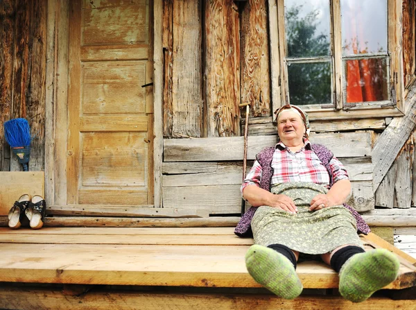 Anciana mayor con portátil — Foto de Stock