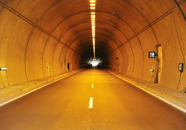 Tunnel gebouw — Stockfoto