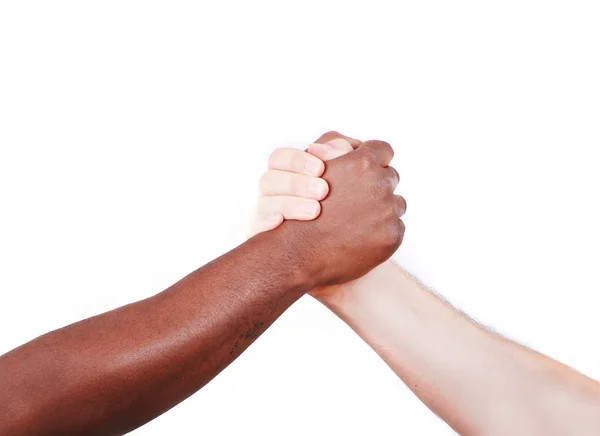 Svarta och vita händer skakar i vänliga avtalet isolerad på vit — Stockfoto