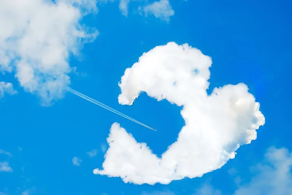깨진된 심장 모양의 구름 — 스톡 사진