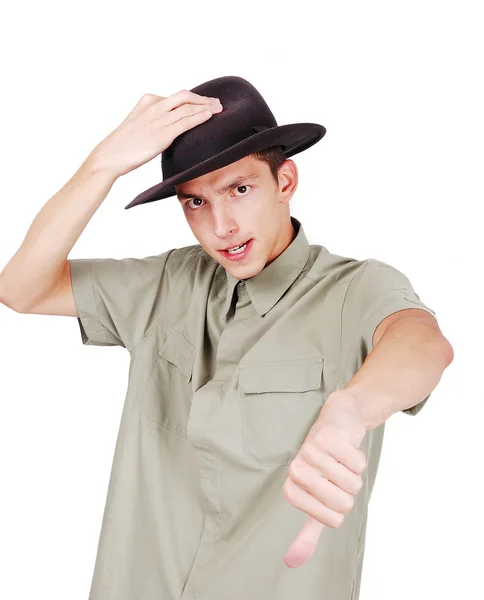 Homem sexy com um chapéu na cabeça e polegar para baixo — Fotografia de Stock