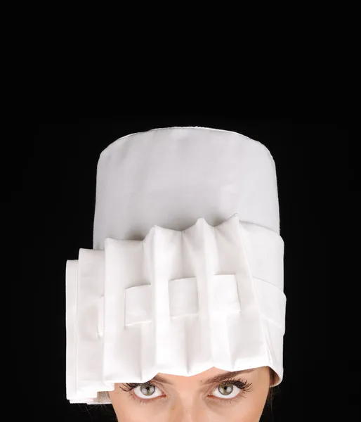 Tajemnicza kobieta, wielki biały kapelusz — Zdjęcie stockowe