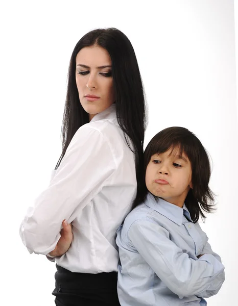 Mor och son stå rygg mot rygg med relationsproblem på wh — Stockfoto