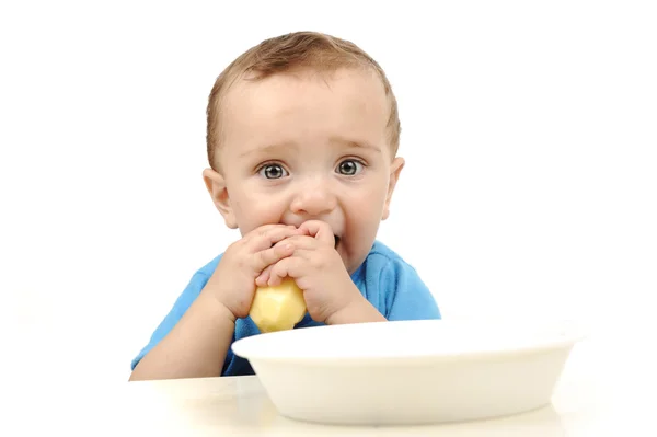 可爱可爱一岁宝宝吃桌上的绿眼睛、 勺和 — 图库照片