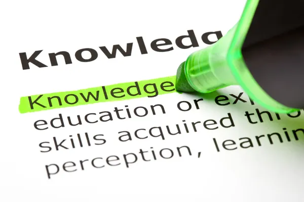 Słowo "Wiedzy" podświetlona na zielono — Zdjęcie stockowe