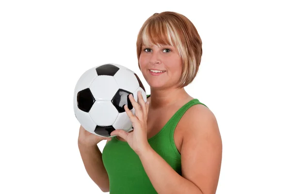 Junge Frau hält einen Fußball in der Hand — Stockfoto