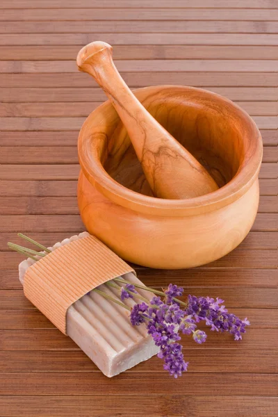 Lavendel tvål med murbruk — Stockfoto