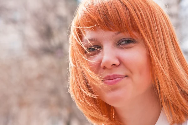 A gyömbér hajú nő portréja — Stock Fotó