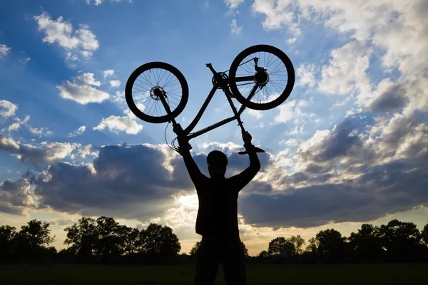 Ciclismo silueta puesta del sol éxito — Foto de Stock