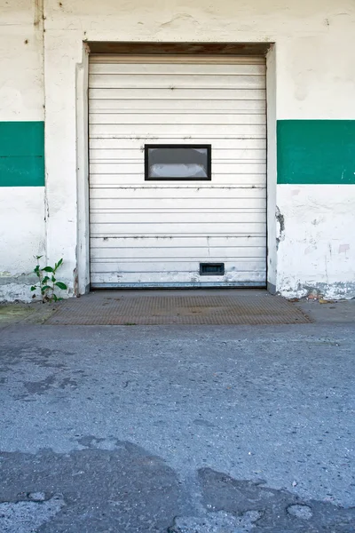 Dirty loading dock — Stock Photo, Image