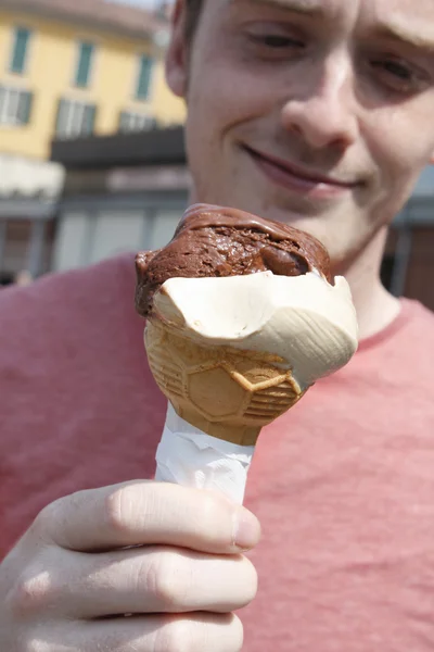 Ice cream on holiday — Stock Photo, Image