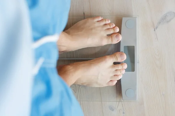 Weighing on scale — Stock Photo, Image