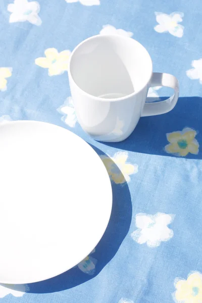 Taza y plato blanco — Foto de Stock