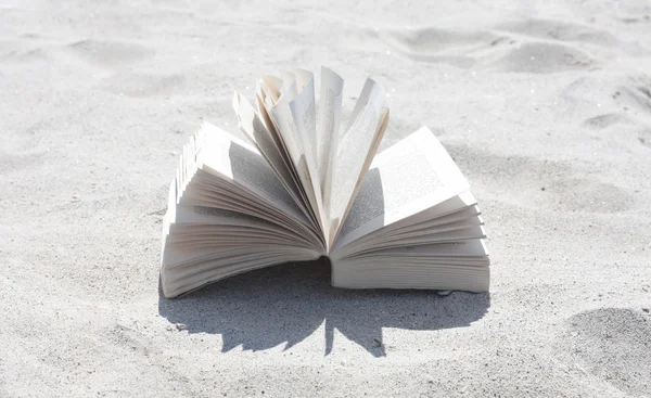 Book by the beach — Stock Photo, Image